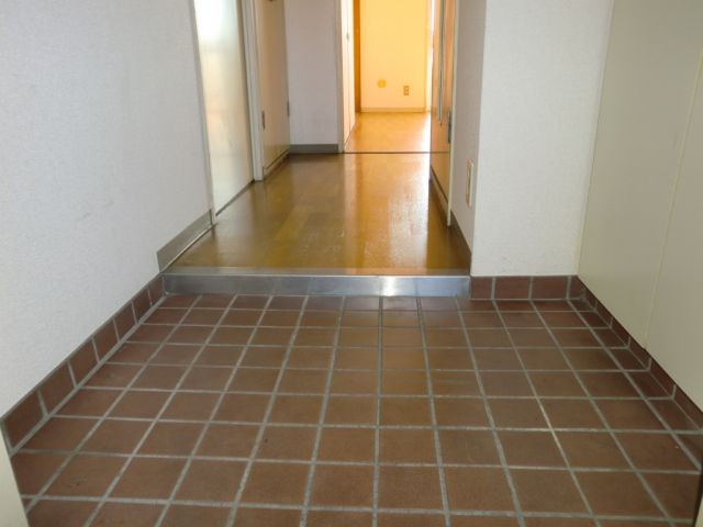 玄関　広々とした玄関です。