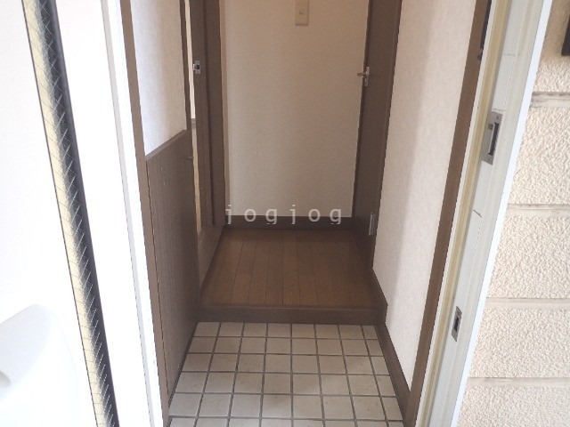 玄関　ゆったりとした玄関です。