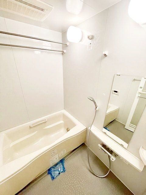 バス・シャワールーム　※同タイプの別のお部屋です。