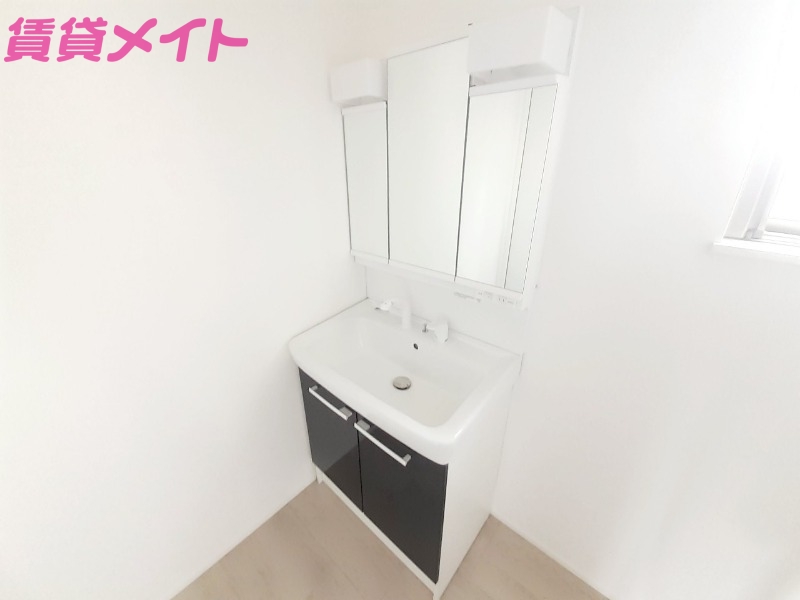 洗面設備　同型の写真です