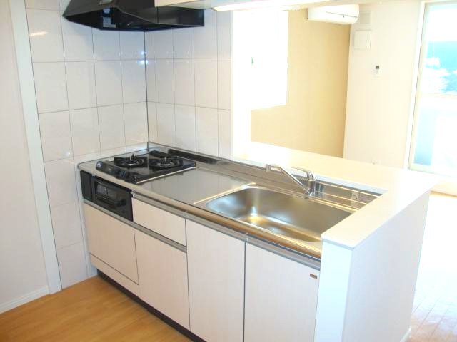 キッチン　※同タイプの部屋写真です