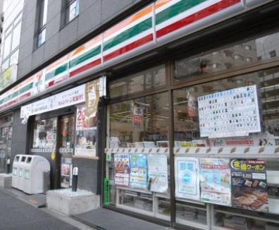コンビニ　セブンイレブン文京本駒込4丁目店（コンビニ）まで375m