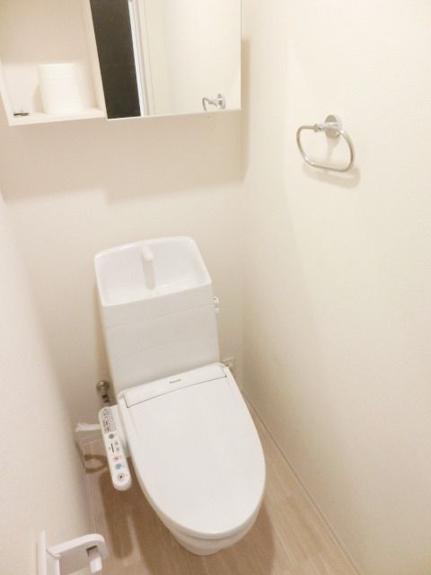 トイレ　温水洗浄付きです