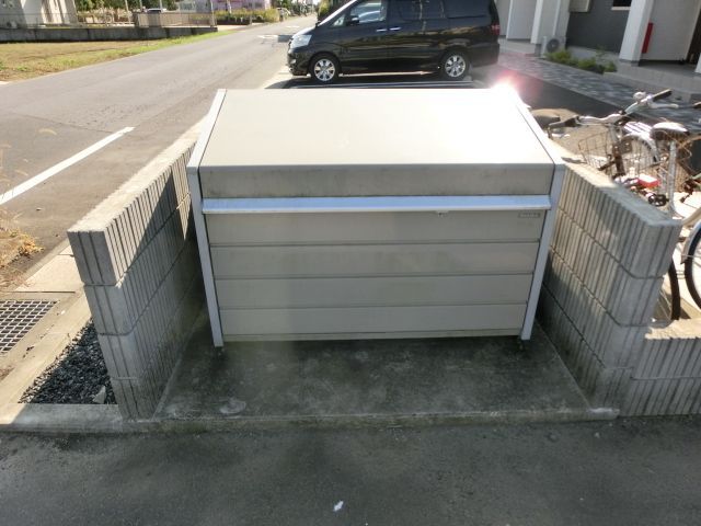 その他共有部分　敷地内にゴミ置き場もございます
