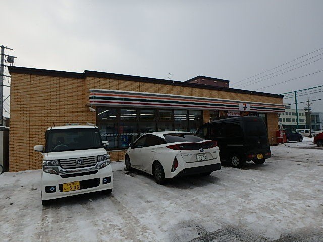 コンビニ　セブンイレブン札幌北郷6条店（コンビニ）まで624m