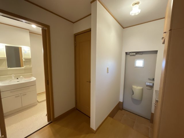 その他部屋・スペース　トイレと洗面所につながっています