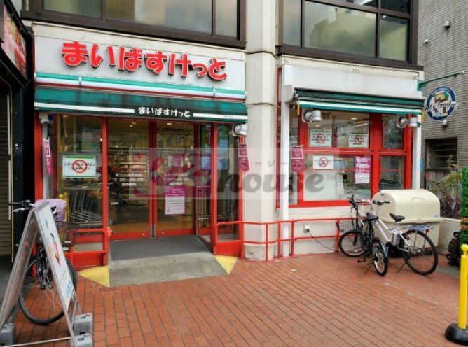 スーパー　まいばすけっと新大久保駅前店（スーパー）まで420m