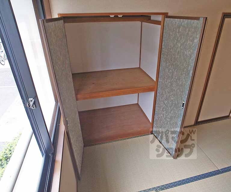 収納　奥行きありますネ！
