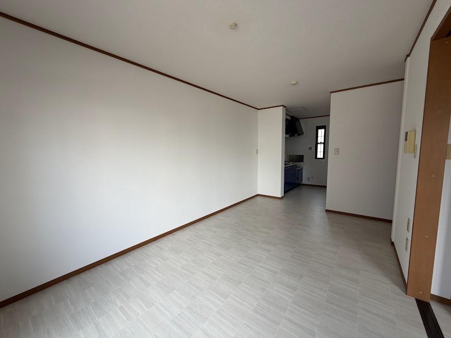 ＪＲ山陽本線 姫路駅 バス乗車時間：14分 最寄りバス停で下車 徒歩2分 2階建 築24年の居間写真