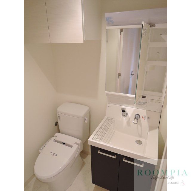 トイレ　※同タイプの別のお部屋です。