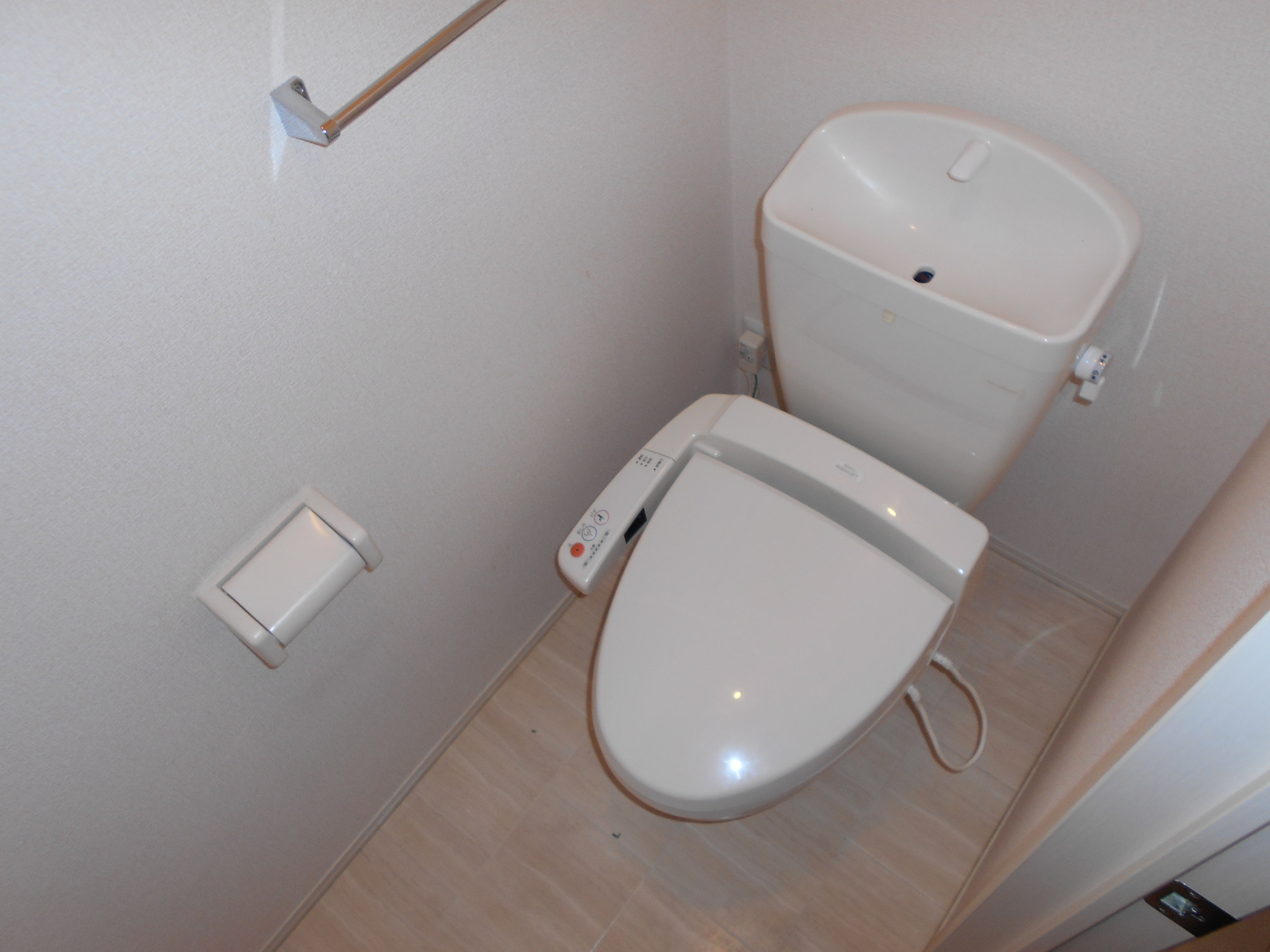 トイレ　ウォシュレットの設置のある洋式トイレです♪