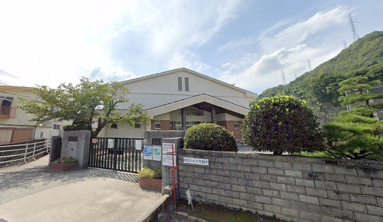 中学校　呉市立横路中学校（中学校）まで1100m
