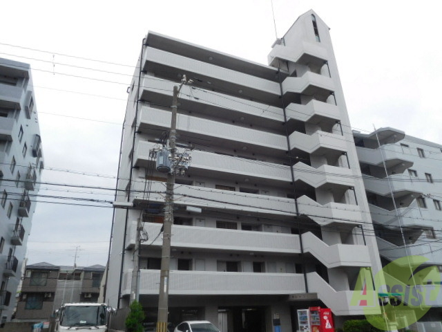 建物外観　建物タイル張りでしっかりしております