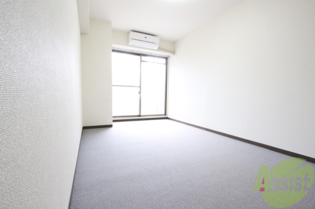 居室・リビング　角部屋で風通りのいいお部屋です。