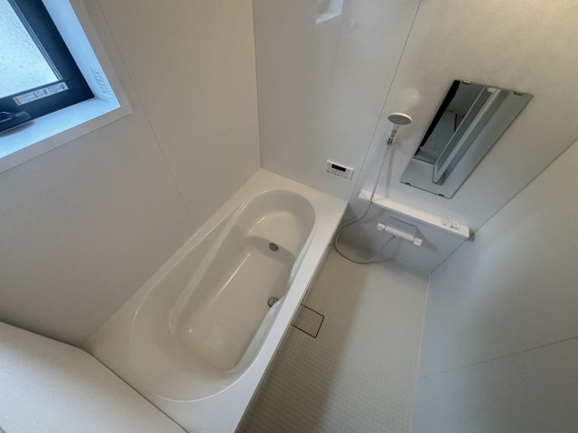バス・シャワールーム　落ち着いた空間のお風呂です