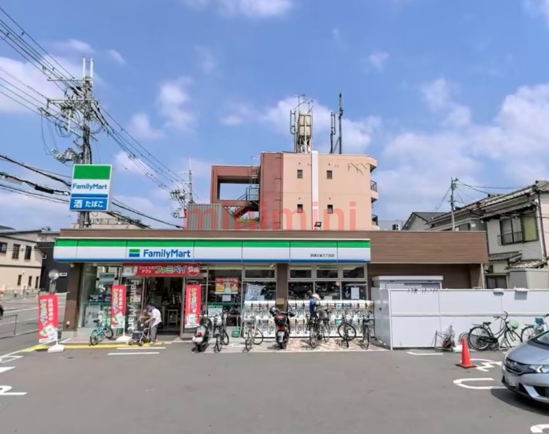 コンビニ　ファミリーマート摂津正雀三丁目店（コンビニ）まで215m
