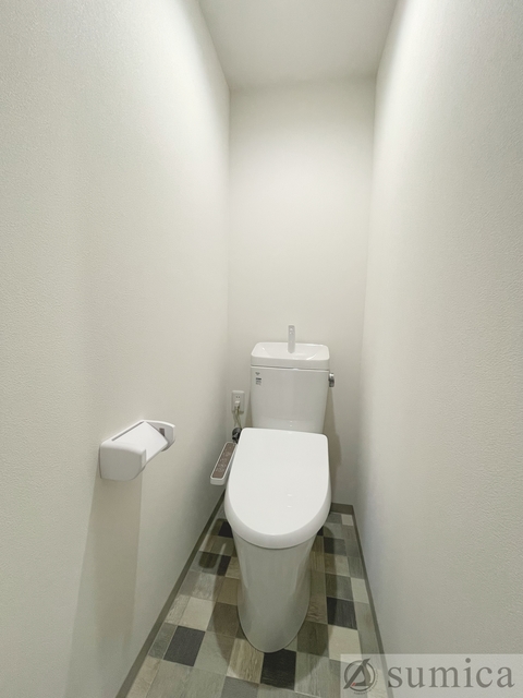トイレ　温水洗浄便座付です。
