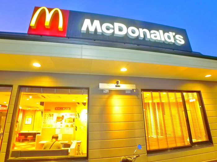 飲食店　マクドナルド（飲食店）まで740m