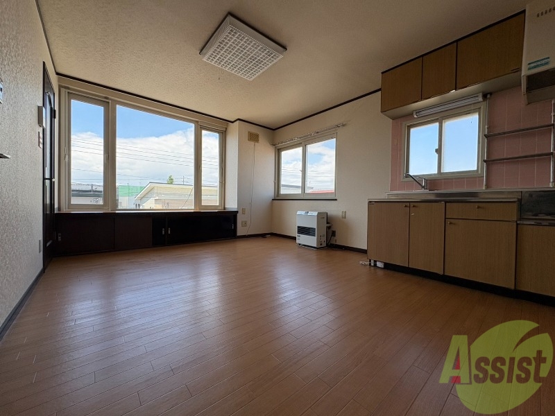 居室・リビング　広くてキレイなお部屋が広がっていて、充実した生活が送れそう。