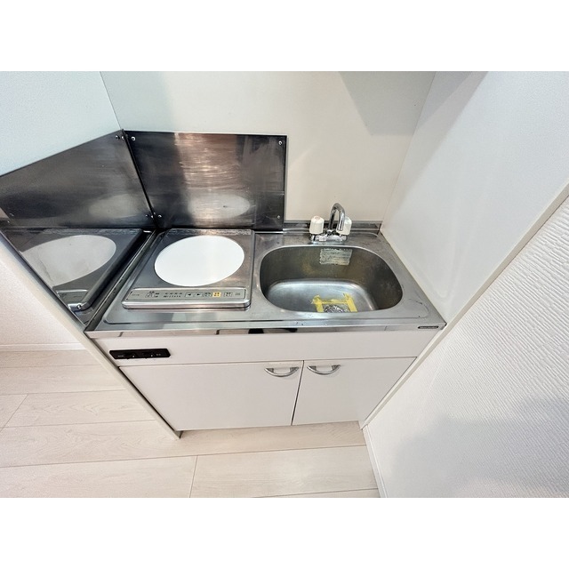 キッチン　１口ＩＨクッキングヒーター※同タイプ別部屋写真