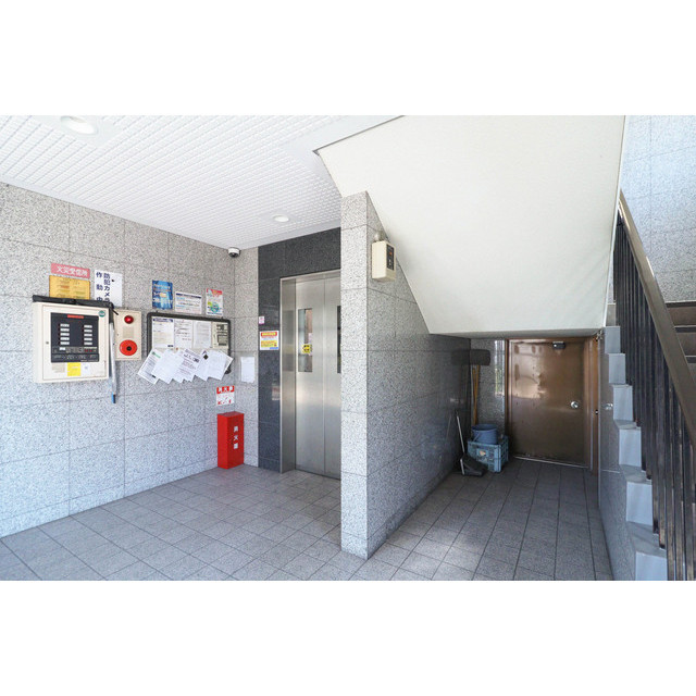 エントランス　建物の内部です