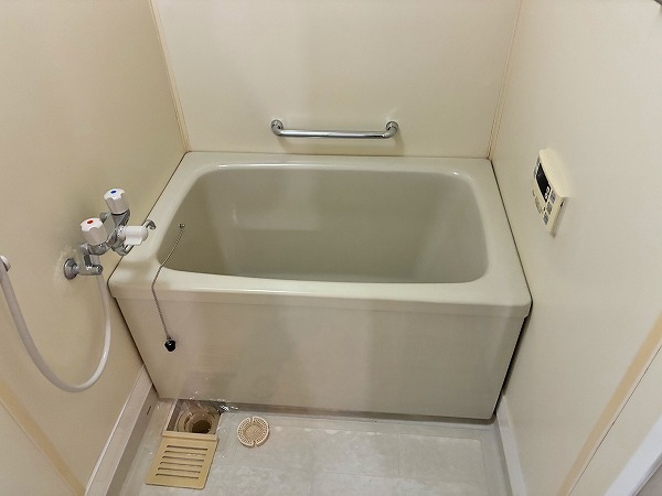 ブランミュール陶器の風呂写真