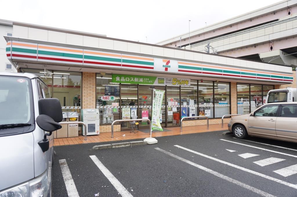 コンビニ　セブンイレブン 足立本木西町店（コンビニ）まで667m