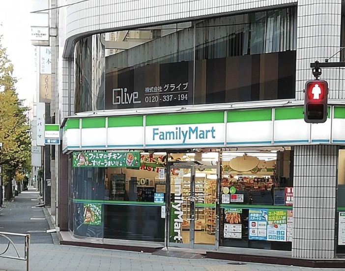 コンビニ　ファミリーマート神田岩本町一丁目店（コンビニ）まで84m