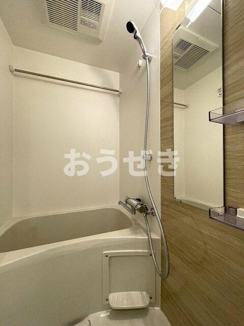 バス・シャワールーム　落ち着いた空間のお風呂です