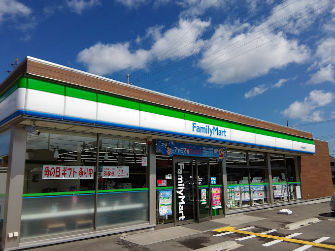 コンビニ　ファミリーマート 日高町鶴岡店（コンビニ）まで43m