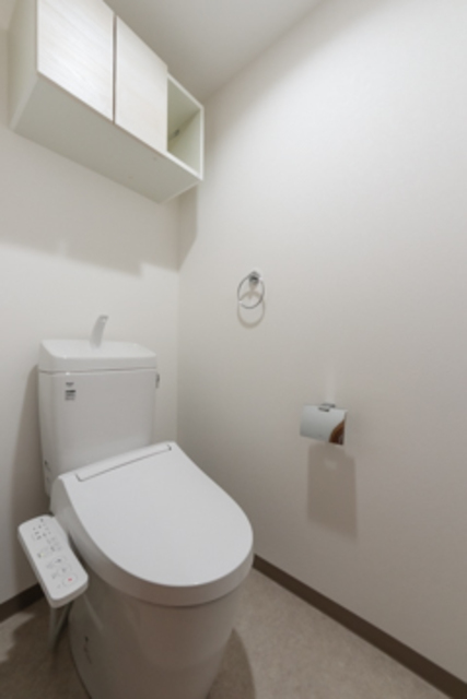 トイレ　※写真は同タイプ住戸です。