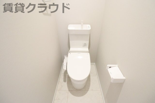 トイレ　温水洗浄便座はあるとうれしい設備ですね！