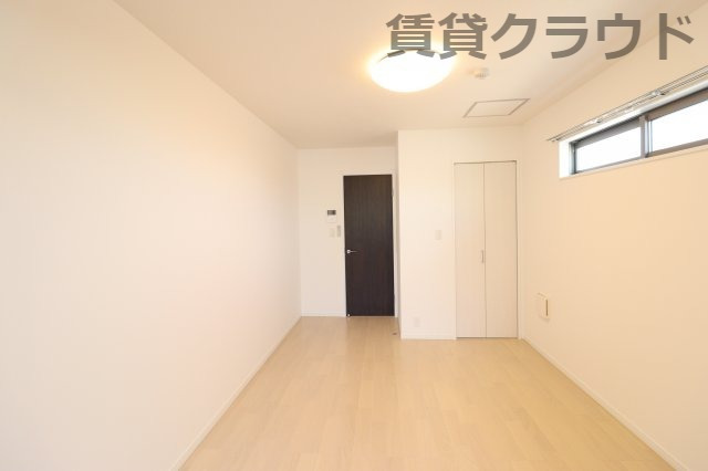 その他部屋・スペース　落ち着いた色調の寝室です