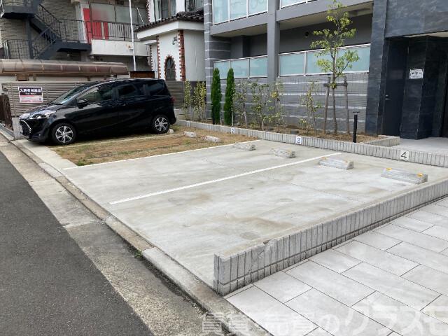 駐車場　敷地内駐車場