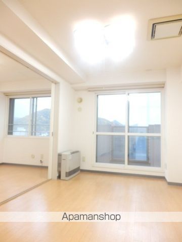 地下鉄東西線 西１８丁目駅 徒歩4分 9階建 築35年の居間写真