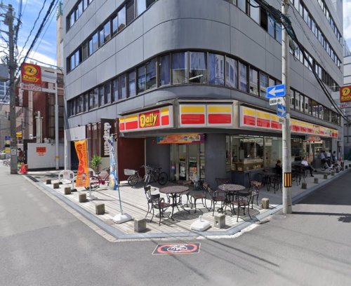コンビニ　デイリーヤマザキ大阪博労町店（コンビニ）まで214m
