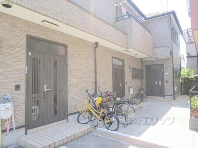 ロビー　玄関前