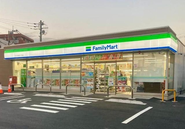 コンビニ　ファミマ　さいたま曲本2丁目店（コンビニ）まで280m