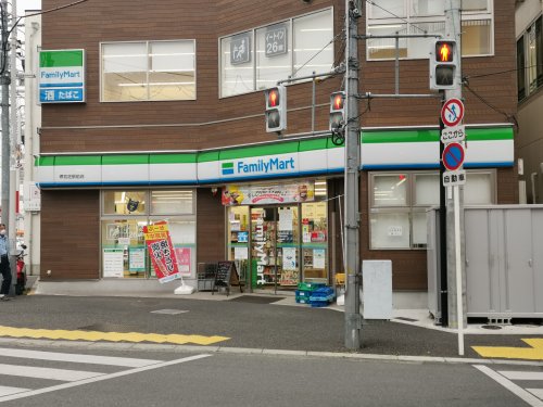 コンビニ　ファミリーマート 堺初芝駅前店（コンビニ）まで252m