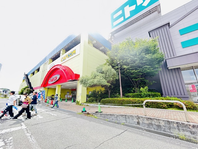 ショッピングセンター　maricom－ISOGO（ショッピングセンター）まで517m