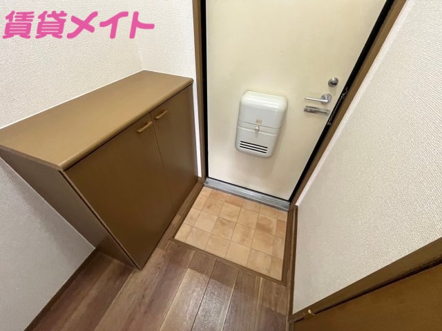 玄関　別部屋同タイプです