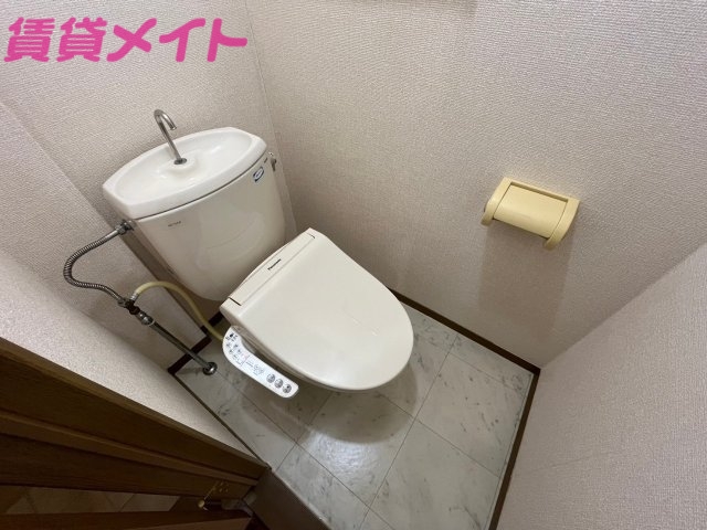 トイレ　別部屋同タイプです
