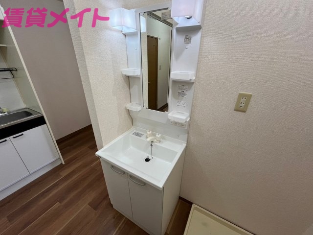 洗面設備　別部屋同タイプです