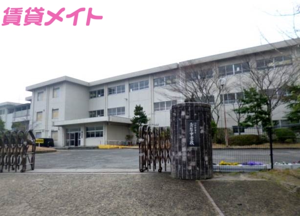 中学校　四日市立常磐中学校（中学校）まで2100m
