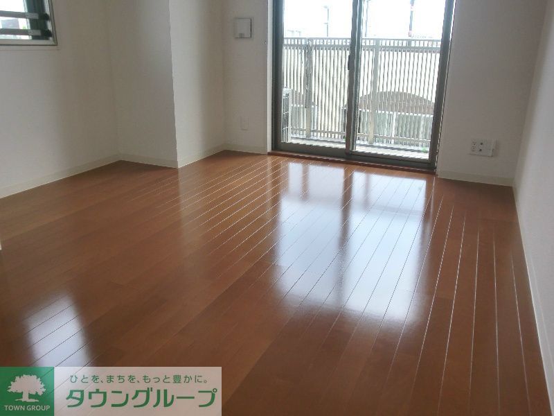 プランタニエ仙川の居間写真
