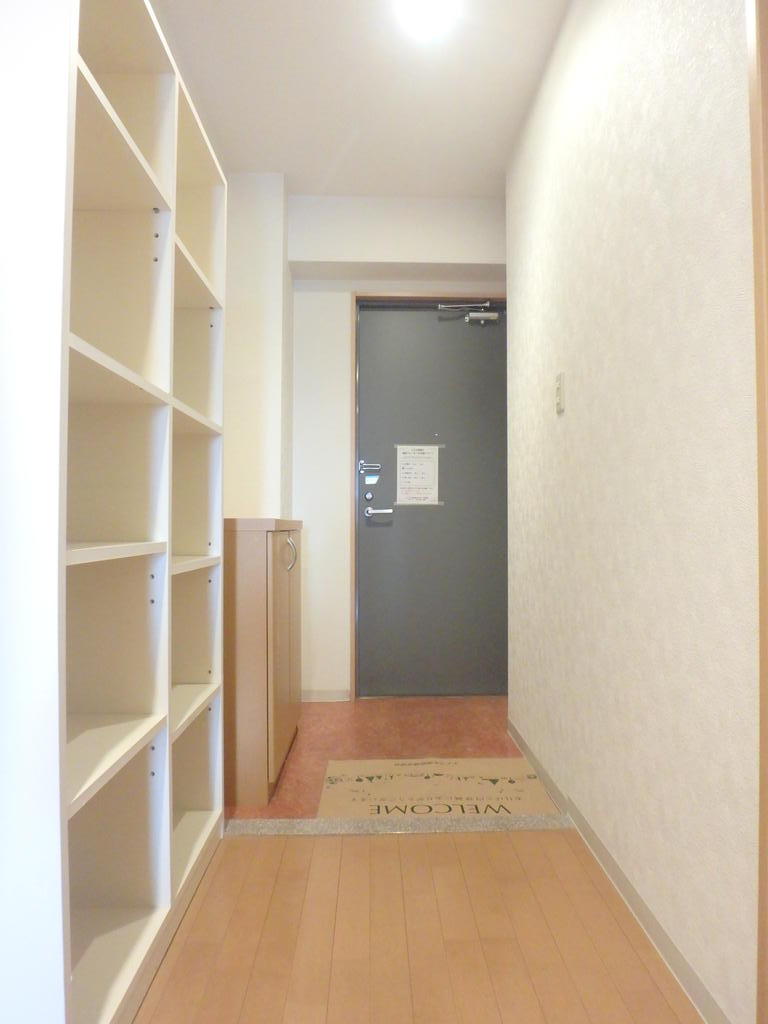 玄関　玄関棚付き