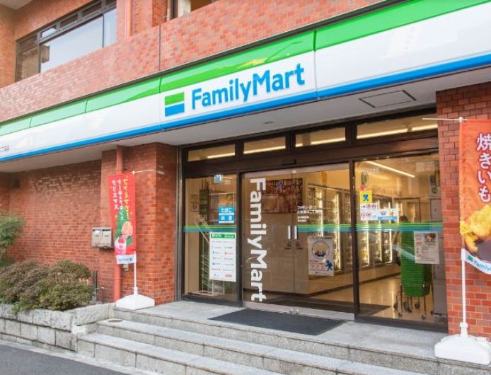 コンビニ　ファミリーマート江東深川二丁目店（コンビニ）まで303m