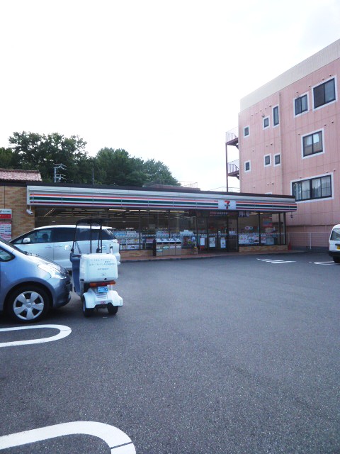 コンビニ　セブン－イレブン名古屋滝川町店（コンビニ）まで845m
