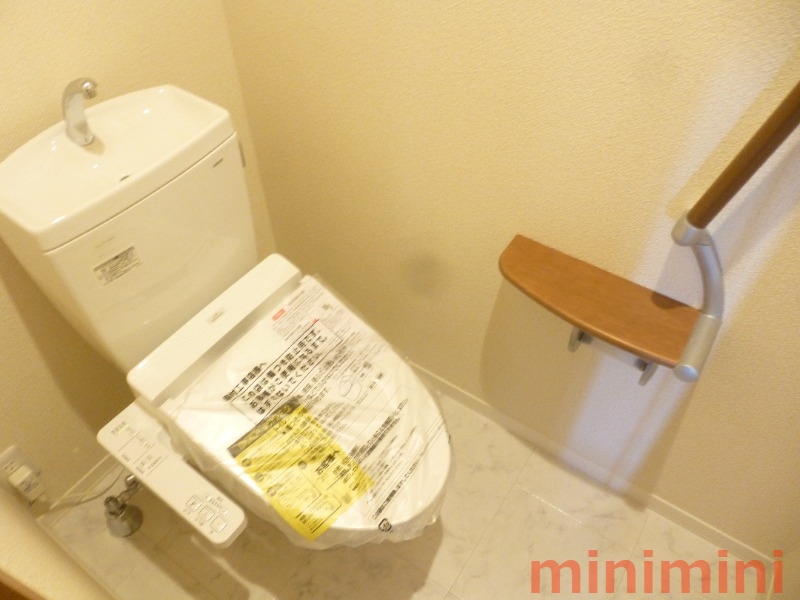 大阪モノレール本線 沢良宜駅 徒歩5分 3階建 築10年のトイレ写真
