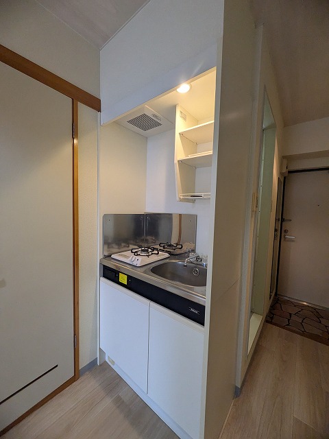 キッチン　同物件別号室の写真です。